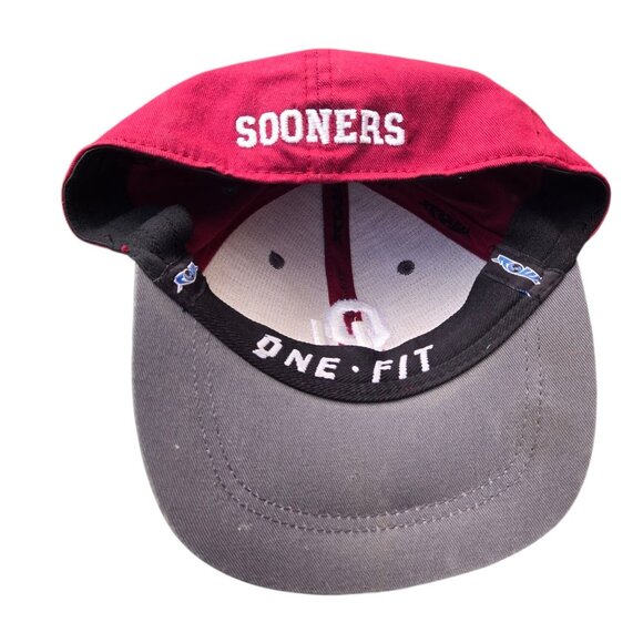 Oklahoma Sooners Childs Hat OU Logo One Fit By Top Of The World Distressed - Picture 2 of 16